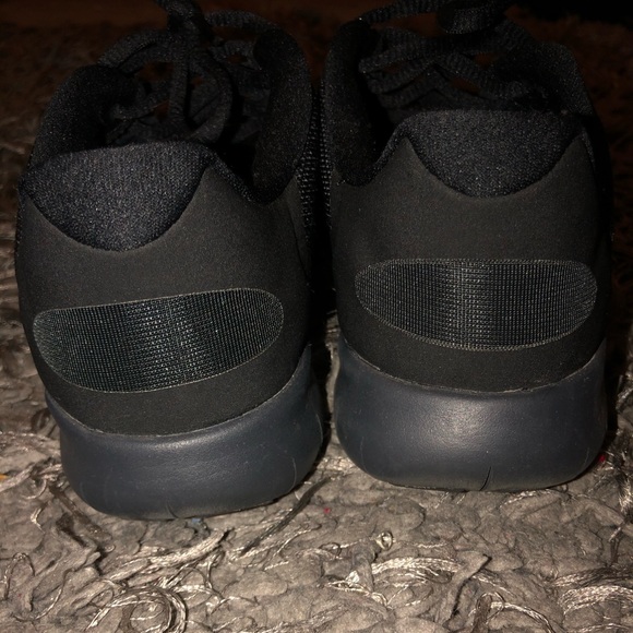 Nike - Picture 4 of 6